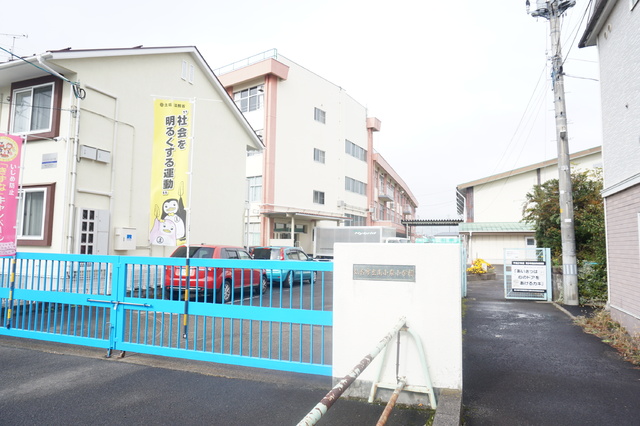 小学校　南小泉小学校（小学校）まで650m