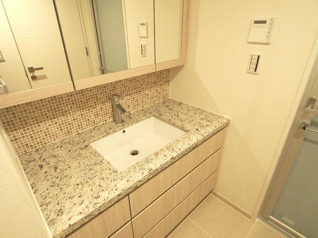 洗面設備　※写真は同タイプ住戸です。