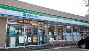 コンビニ　ファミリーマート札幌豊平6条店（コンビニ）まで210m