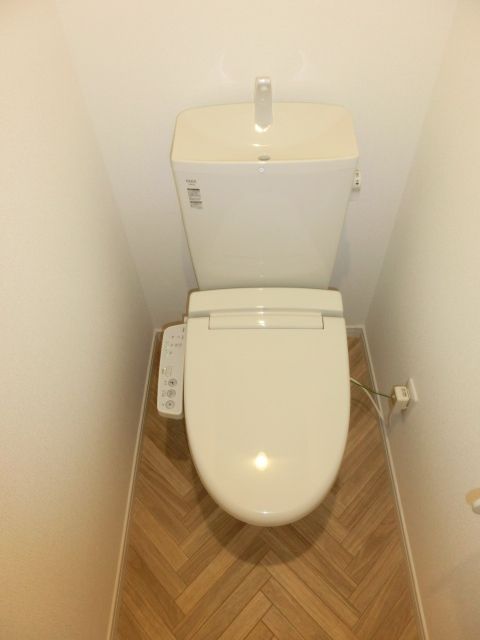 トイレ　温水洗浄便座付きトイレです