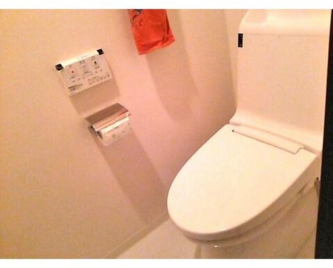 トイレ　落ち着いた色調のトイレです♪