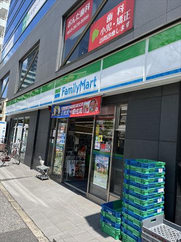 コンビニ　ファミリーマート篠崎駅南口店（コンビニ）まで219m