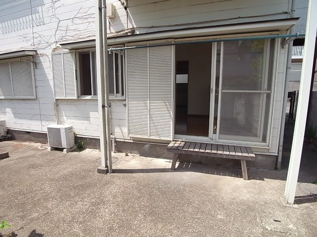 庭　広いテラス
