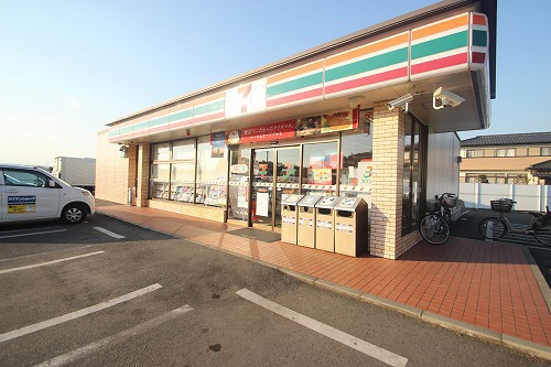 コンビニ　セブンイレブン（コンビニ）まで855m