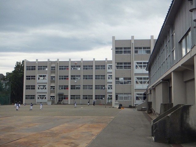 小学校　東本町小学校（小学校）まで350m