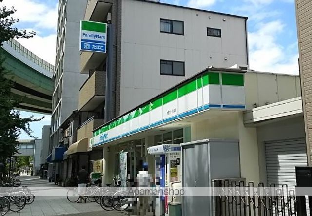 コンビニ　ファミリーマート大阪プール東店（コンビニ）まで370m