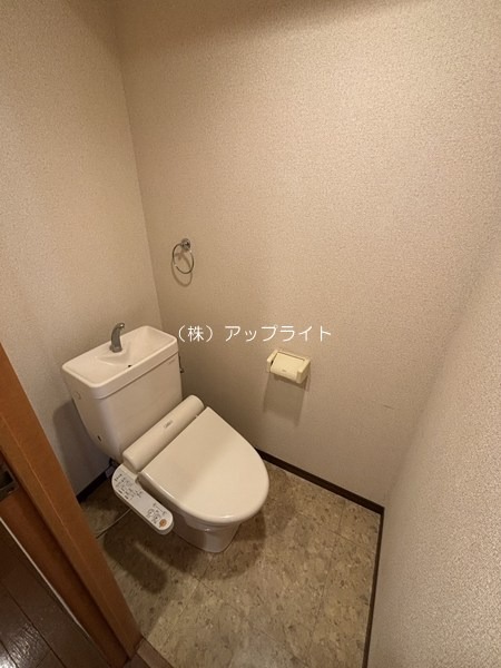 トイレ　温水洗浄便座