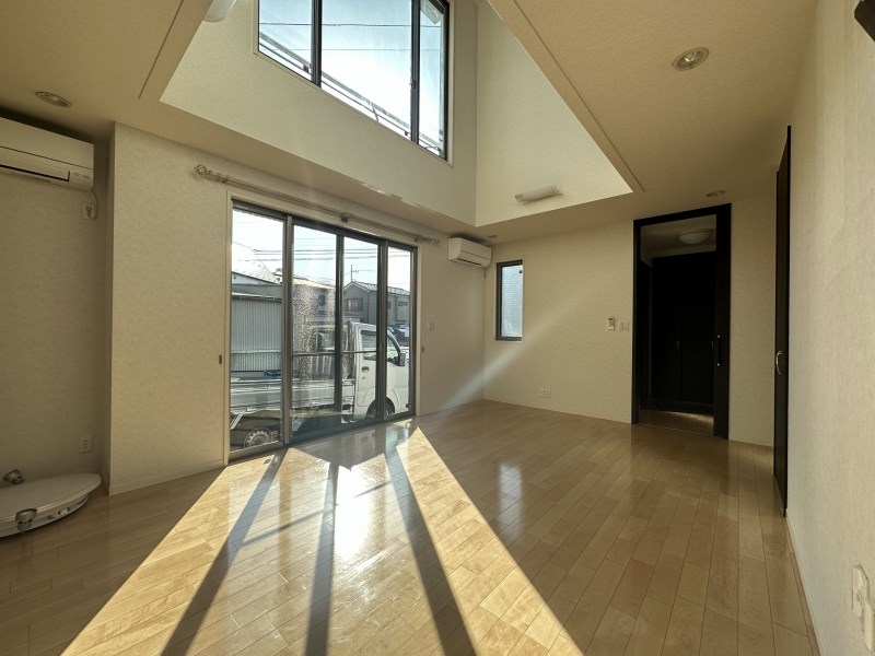 葛飾区柴又1丁目戸建の居間写真