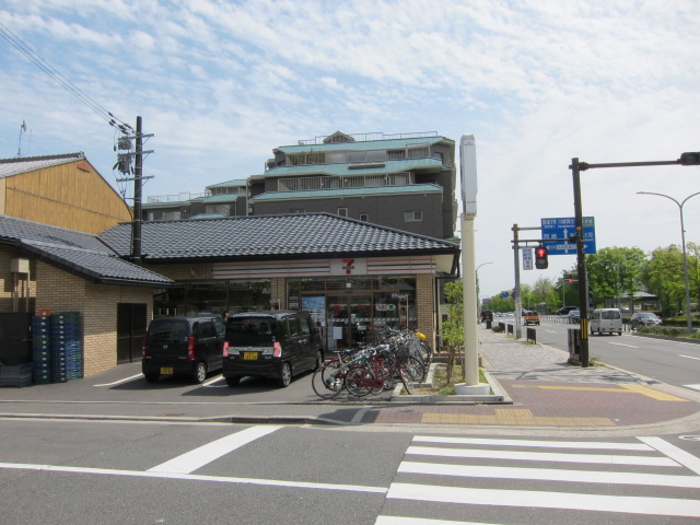 コンビニ　セブンイレブン 京都神宮丸太町店（コンビニ）まで312m