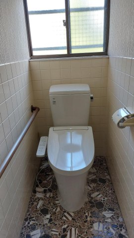 半田市四方木町 戸建てのトイレ写真