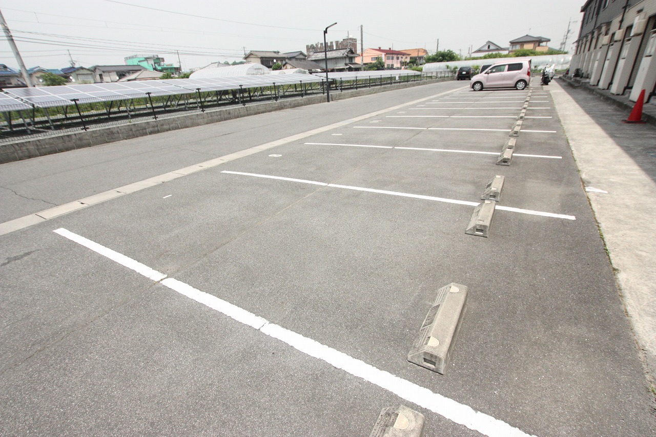 【福山市駅家町大字万能倉のアパートの駐車場】