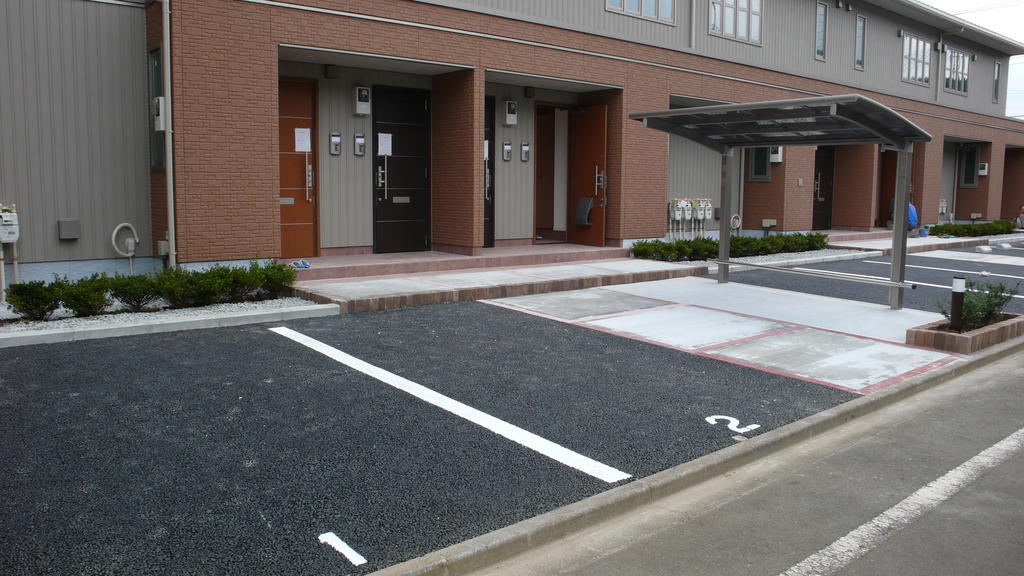 駐車場　戸数分以上の駐車場があります。