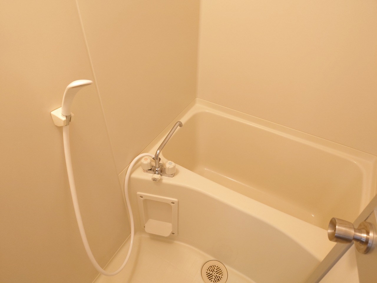 バス・シャワールーム　追い焚き機能付き浴室