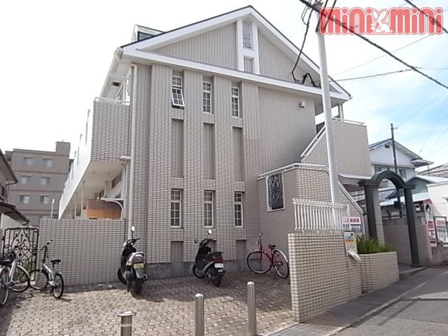 神戸市垂水区霞ケ丘のアパートの建物外観