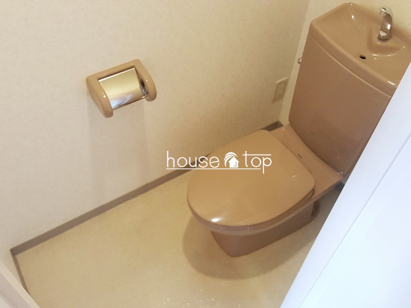 トイレ　水廻りも綺麗にリフォーム済み♪