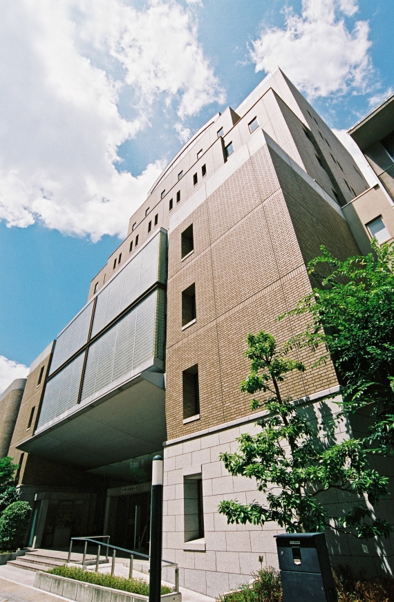 図書館　エリザベト音楽大学附属図書館（図書館）まで321m