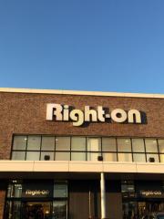 ショッピングセンター　ライトオン甲府昭和インター店（ショッピングセンター）まで1335m