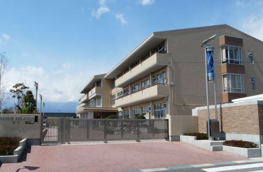 小学校　昭和町立西条小学校（小学校）まで706m