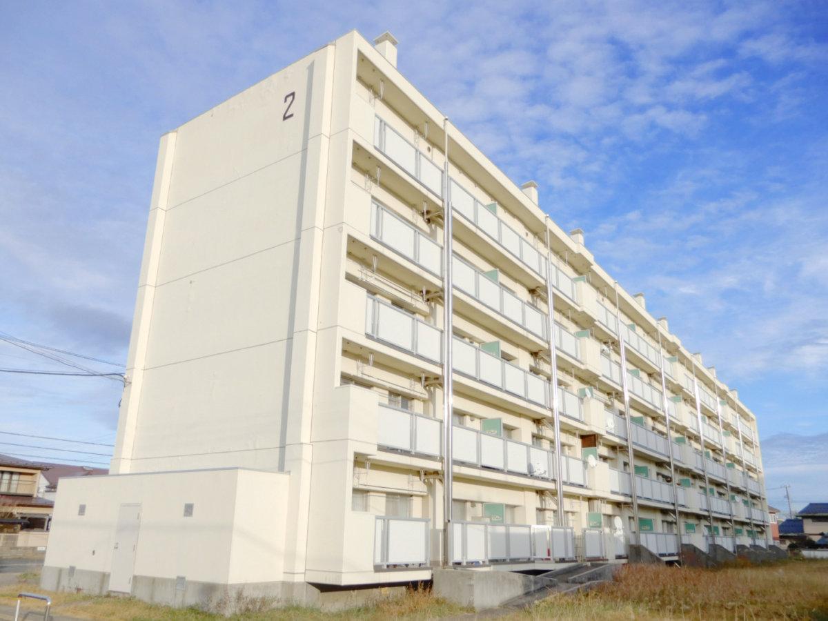 秋田市楢山川口境のマンションの建物外観