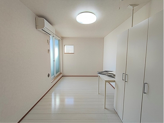 その他部屋・スペース　参考写真　7.5帖の洋室　収納棚があります