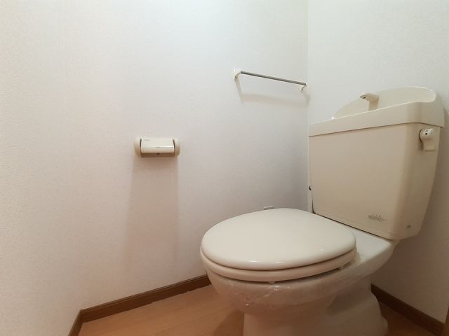 【富山市八木山のアパートのトイレ】