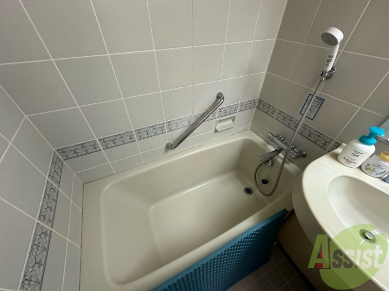 バス・シャワールーム　お風呂は日々の疲れをリフレッシュできる広さがありますね。