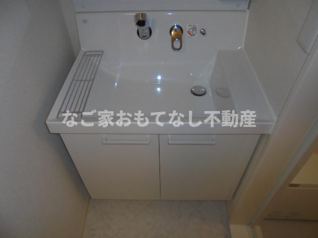 【名古屋市西区比良のアパートの洗面設備】