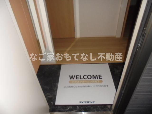 【名古屋市西区比良のアパートの玄関】