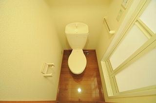 トイレ　トイレ兼脱衣所としてご利用頂けます