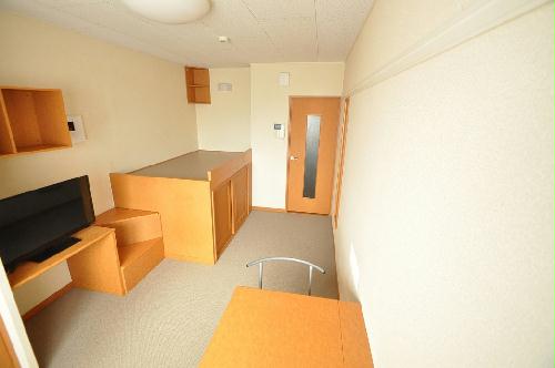 居室・リビング　1Fはフローリング、2Fは絨毯張りです。