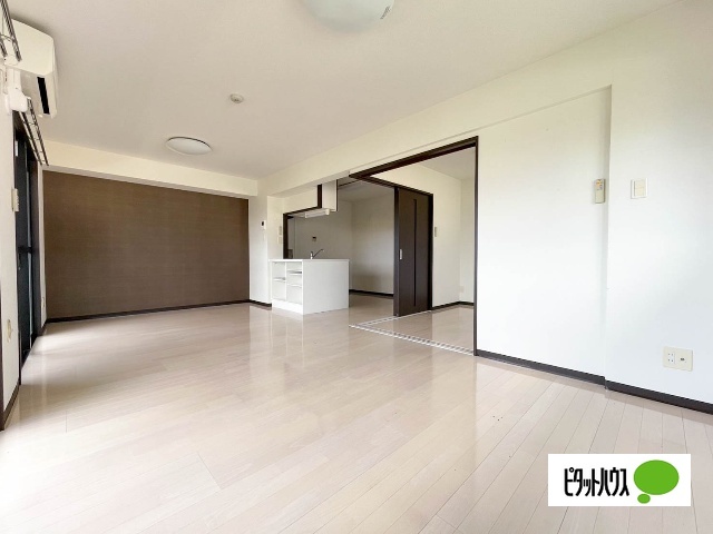 居室・リビング　別室写真です