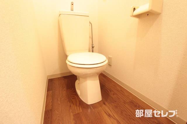 トイレ　清潔感のある色合いです