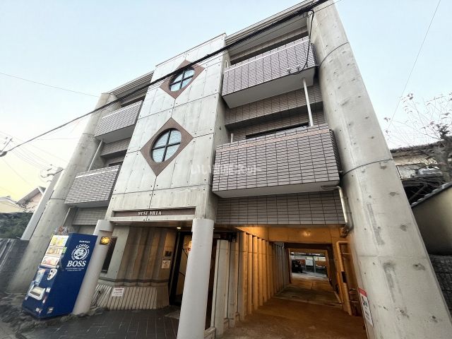 京都市西京区松尾井戸町のマンションの建物外観