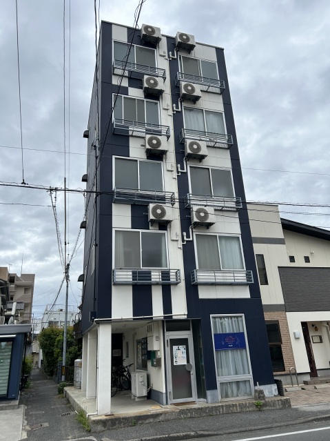 岡山市北区大供表町のマンションの建物外観