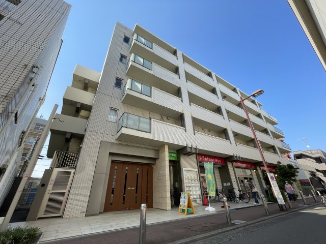 世田谷区喜多見のマンションの建物外観