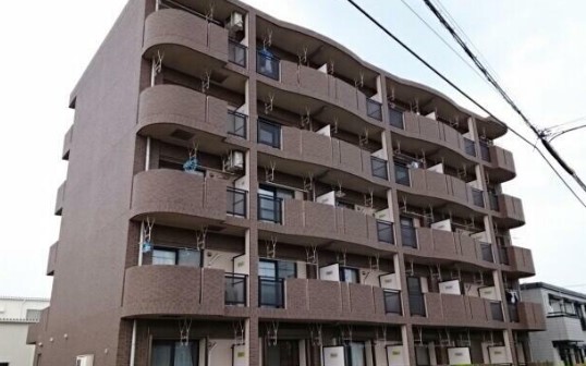 【大和市桜森のマンションの建物外観】