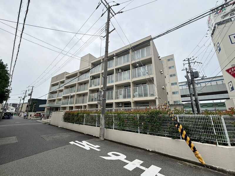 【西宮市甲子園七番町のマンションの建物外観】