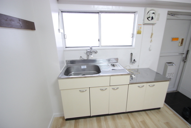 キッチン　※別部屋の写真です