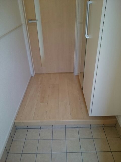【越前市稲寄町のアパートの玄関】