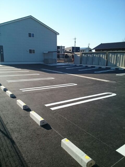 【越前市稲寄町のアパートの駐車場】