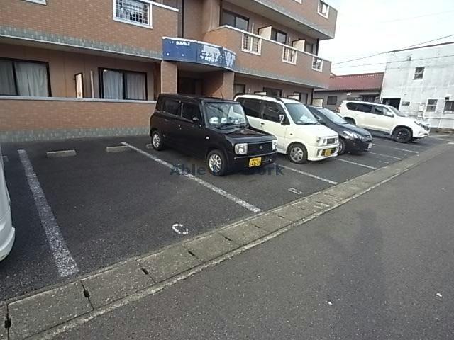 【岐阜市茜部菱野のマンションの駐車場】