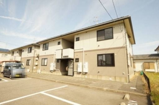 【北蒲原郡聖籠町大字亀塚のアパートの建物外観】