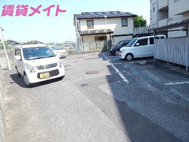 【ホワイトピア江島台の駐車場】