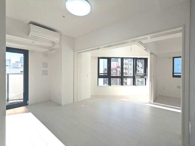 居室・リビング　南向き日当り良好です