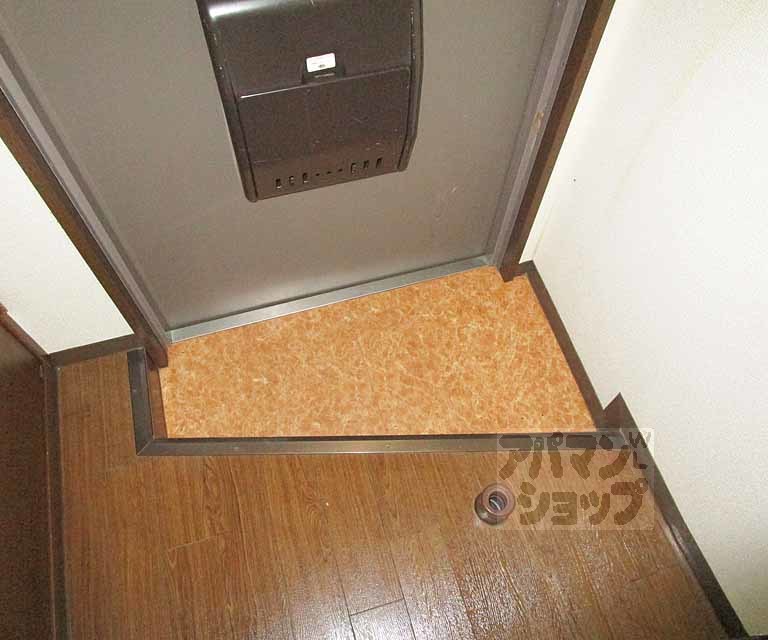 玄関　１０６号室の写真です。