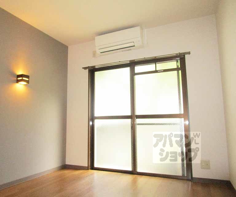 居室・リビング　１０６号室の写真です。