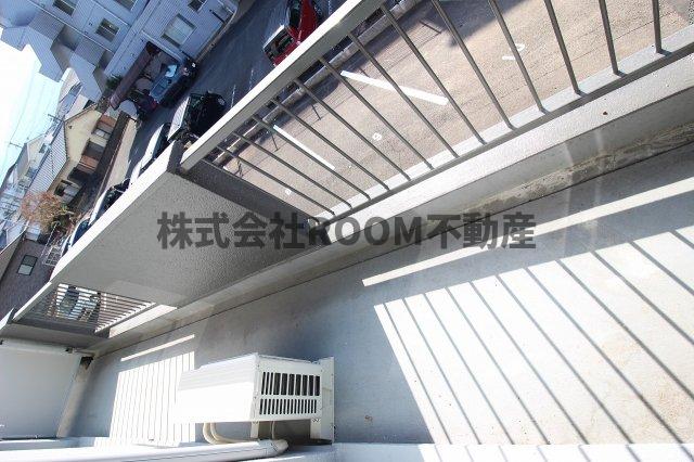 バルコニー　暖かな日差しのふりそそぐバルコニー