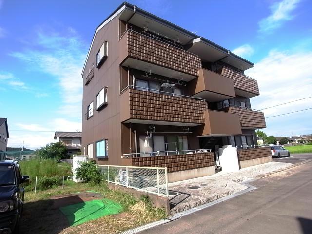 各務原市那加前洞新町のマンションの建物外観