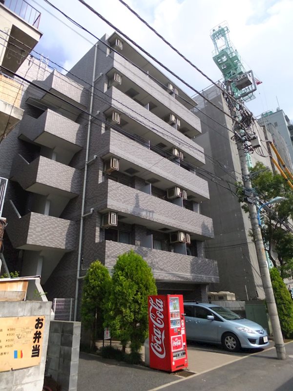 新宿区新宿のマンションの建物外観