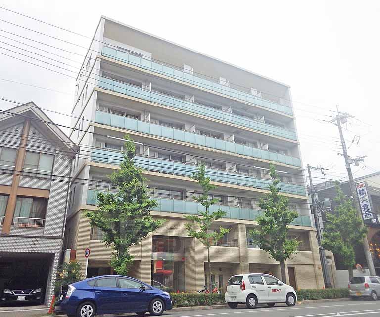 京都市上京区栄町のマンションの建物外観